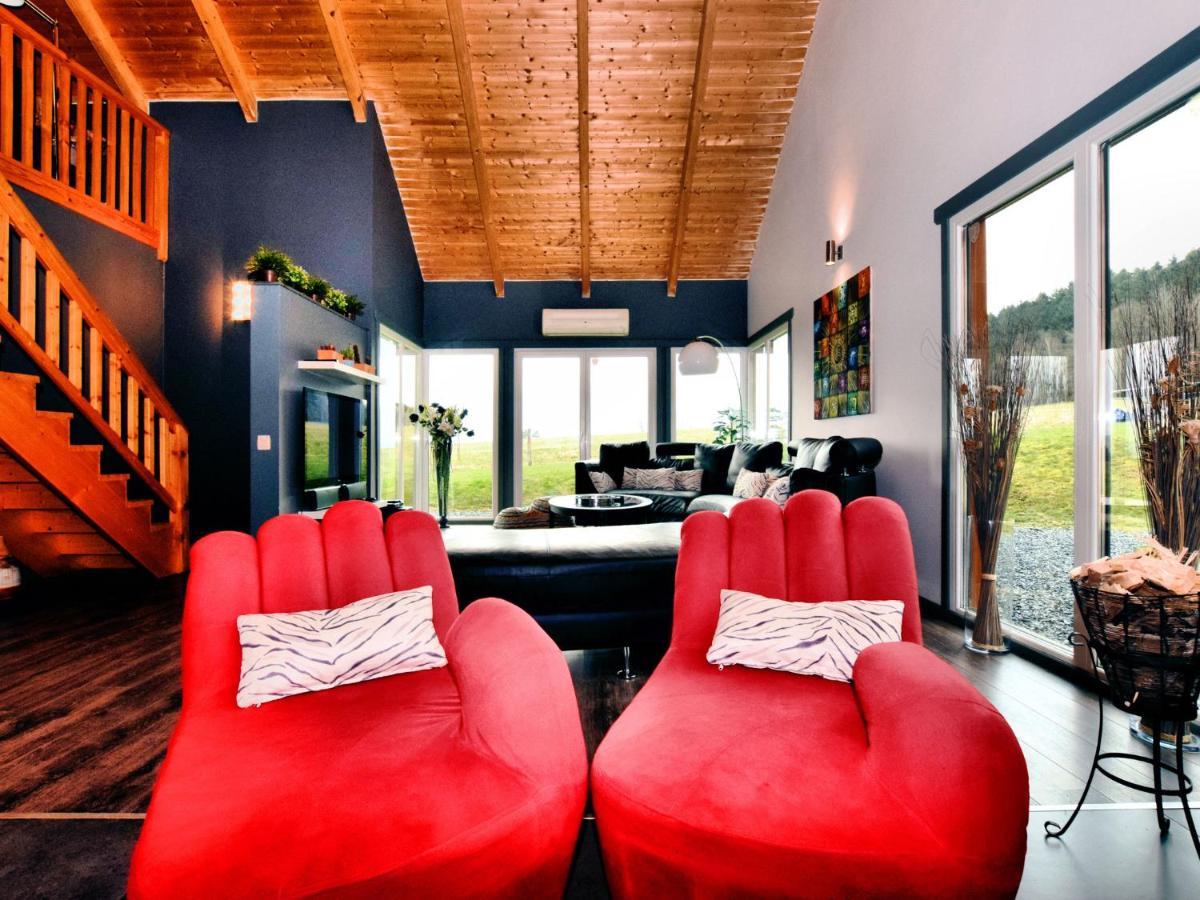 Beautiful Villa With Heated Outdoor Pool Manhay Eksteriør billede