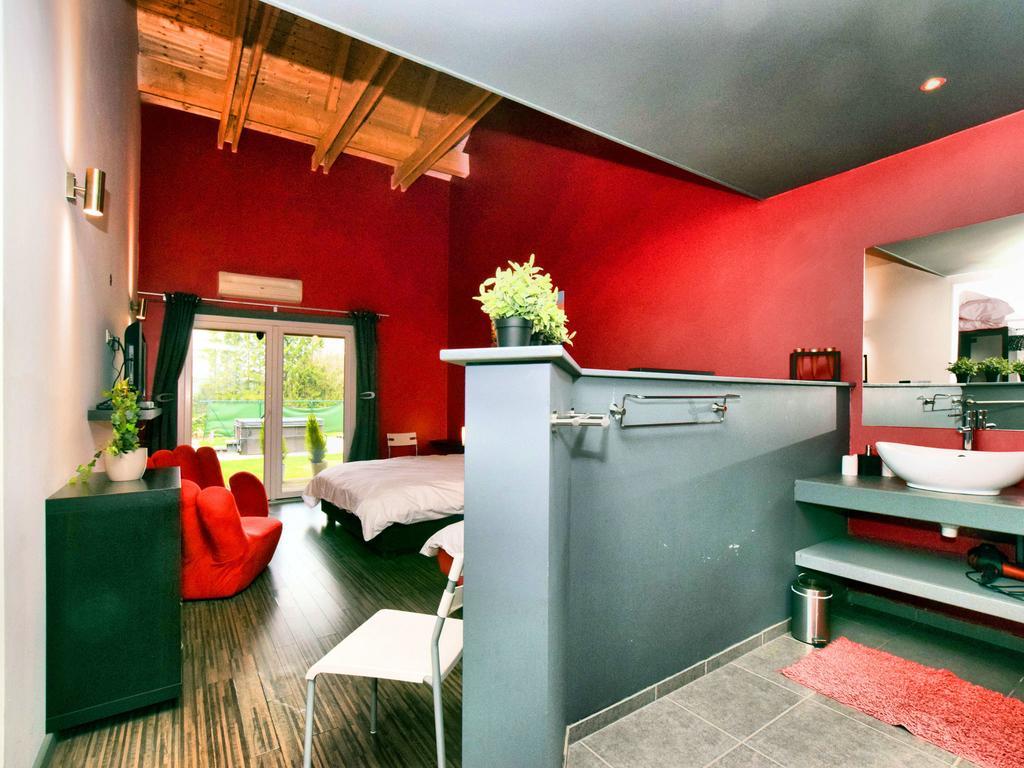 Beautiful Villa With Heated Outdoor Pool Manhay Eksteriør billede